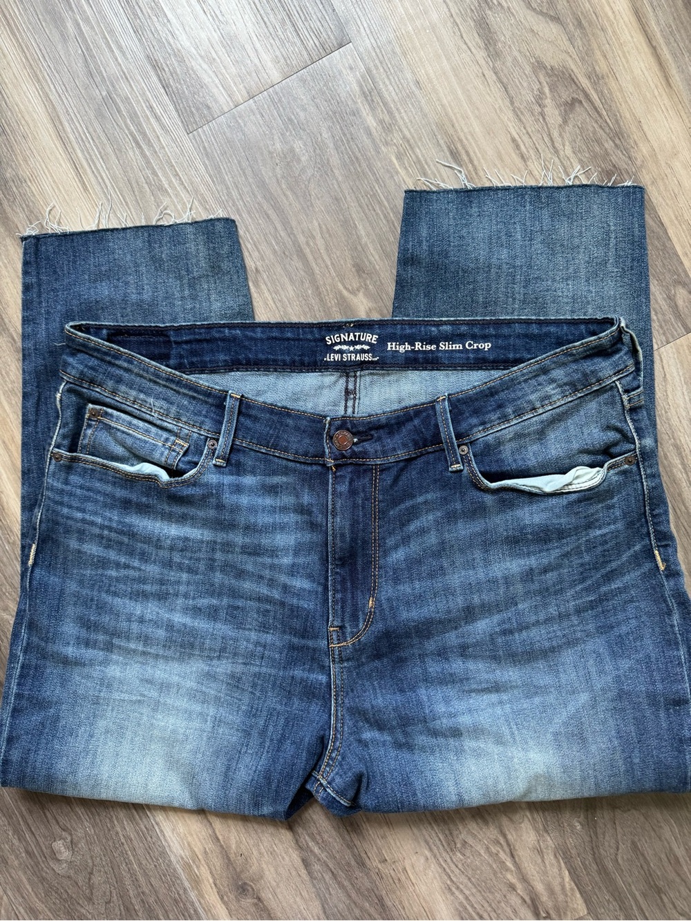 Levi's Signature High-Rise Slim Crop Jeans - Blue